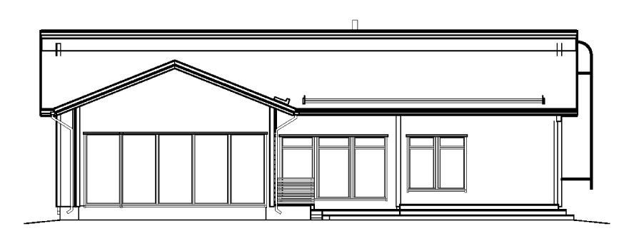 Sidevisning av en husplan med store vinduer og skråtak.