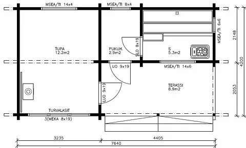 Planritning av en liten stuga med markerade rum: vardagsrum, kök, sovrum och badrum.