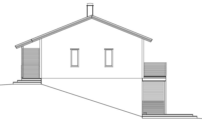 Sidevisning av et hvitt hus med saltak, to vinduer og to verandalignende strukturer på en skrånende tomt.