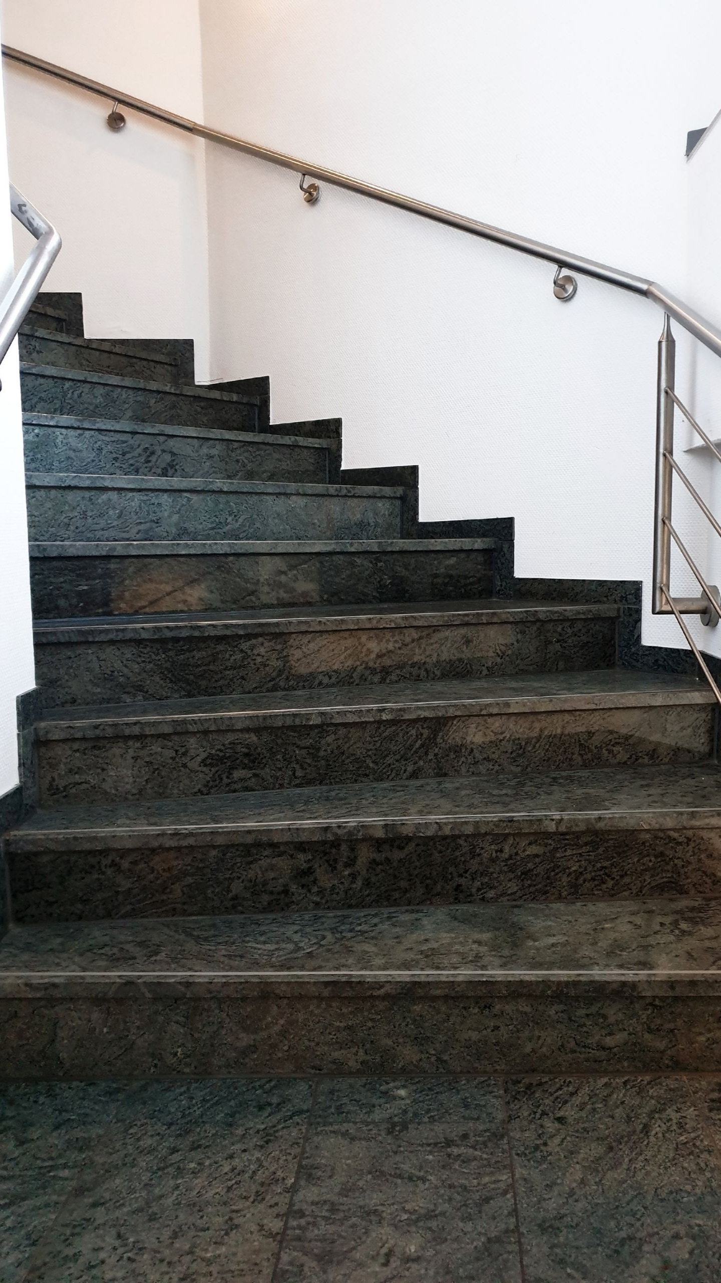 Escalier en granit noir