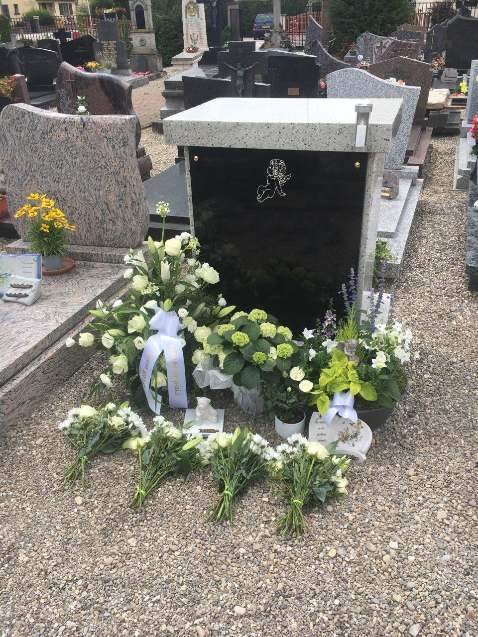 Monument funéraire haut