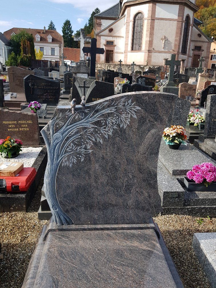 Monument funéraire avec branche d'arbre