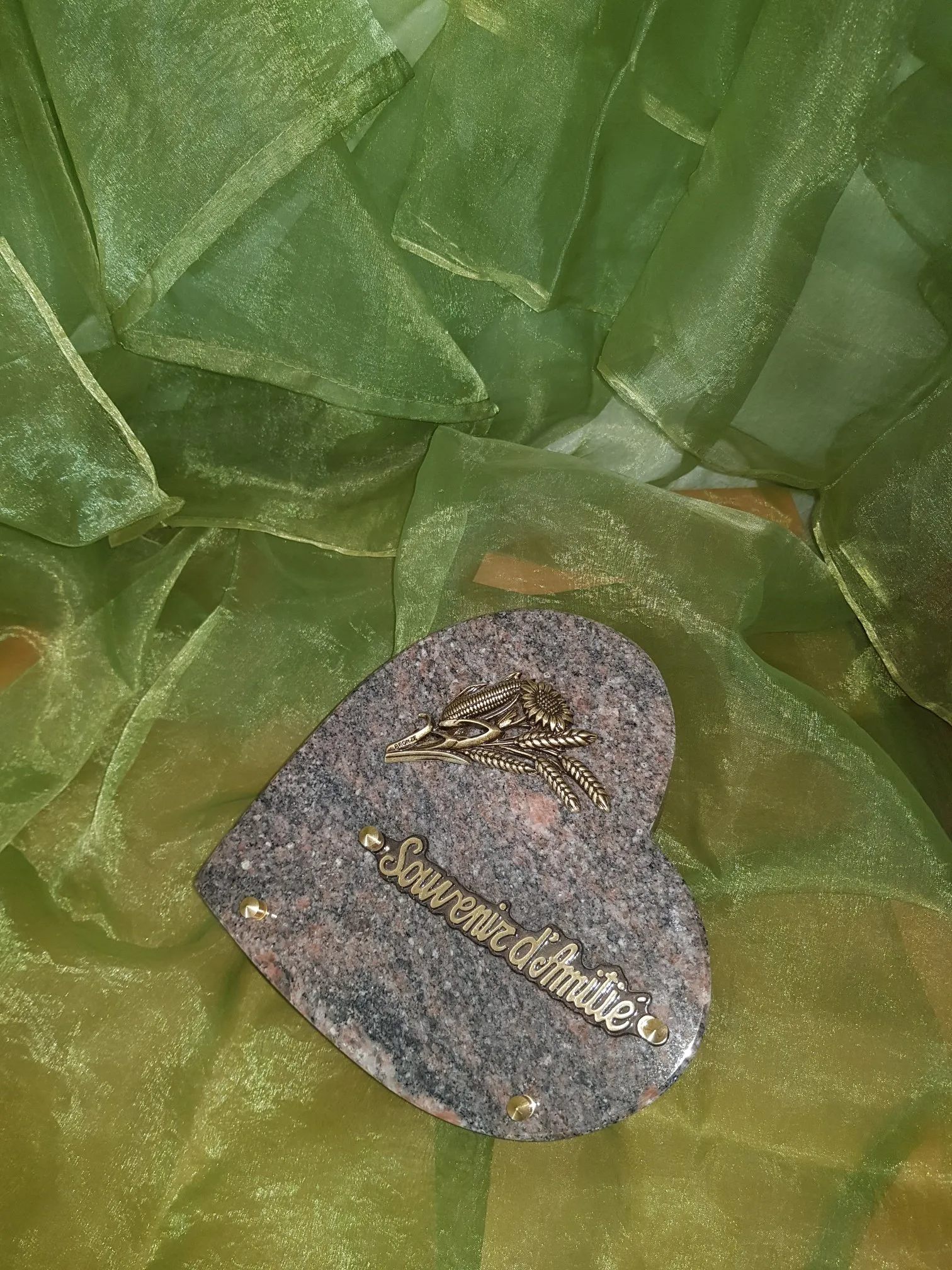 Plaque funéraire en forme de cœur