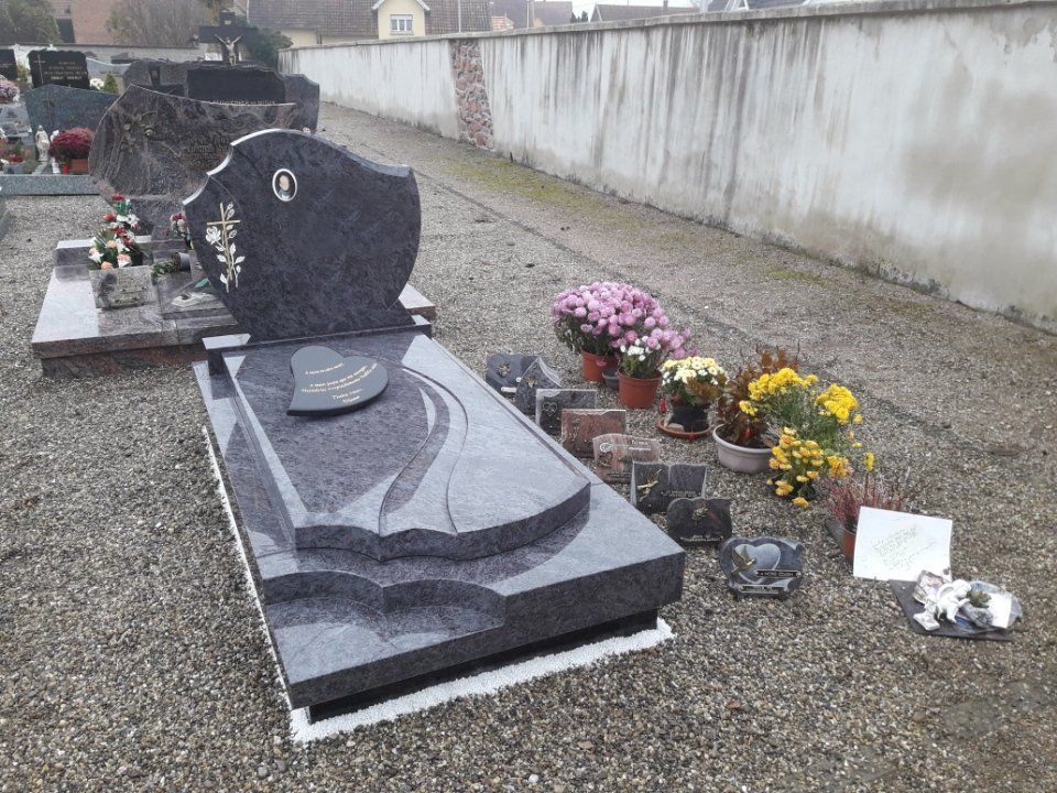 Pierre tombale avec photo en granit gris