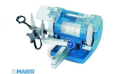 Eine Schere auf einer Maschine von Maier