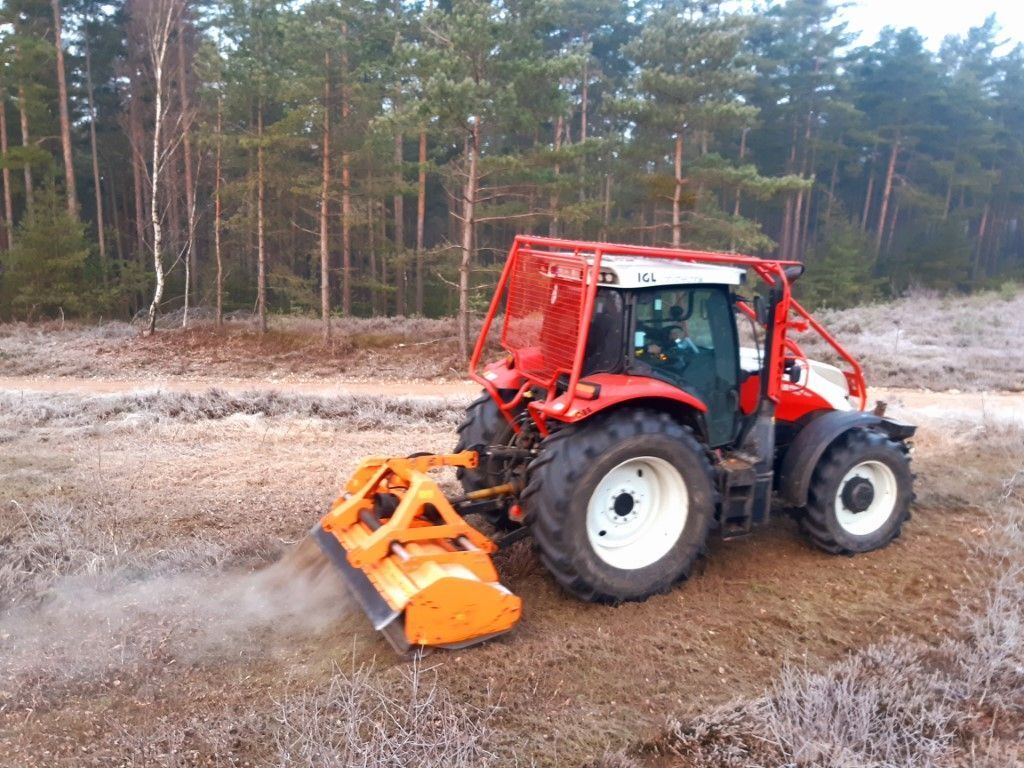 Traktor von Hölzl Landschaftspflege GmbH