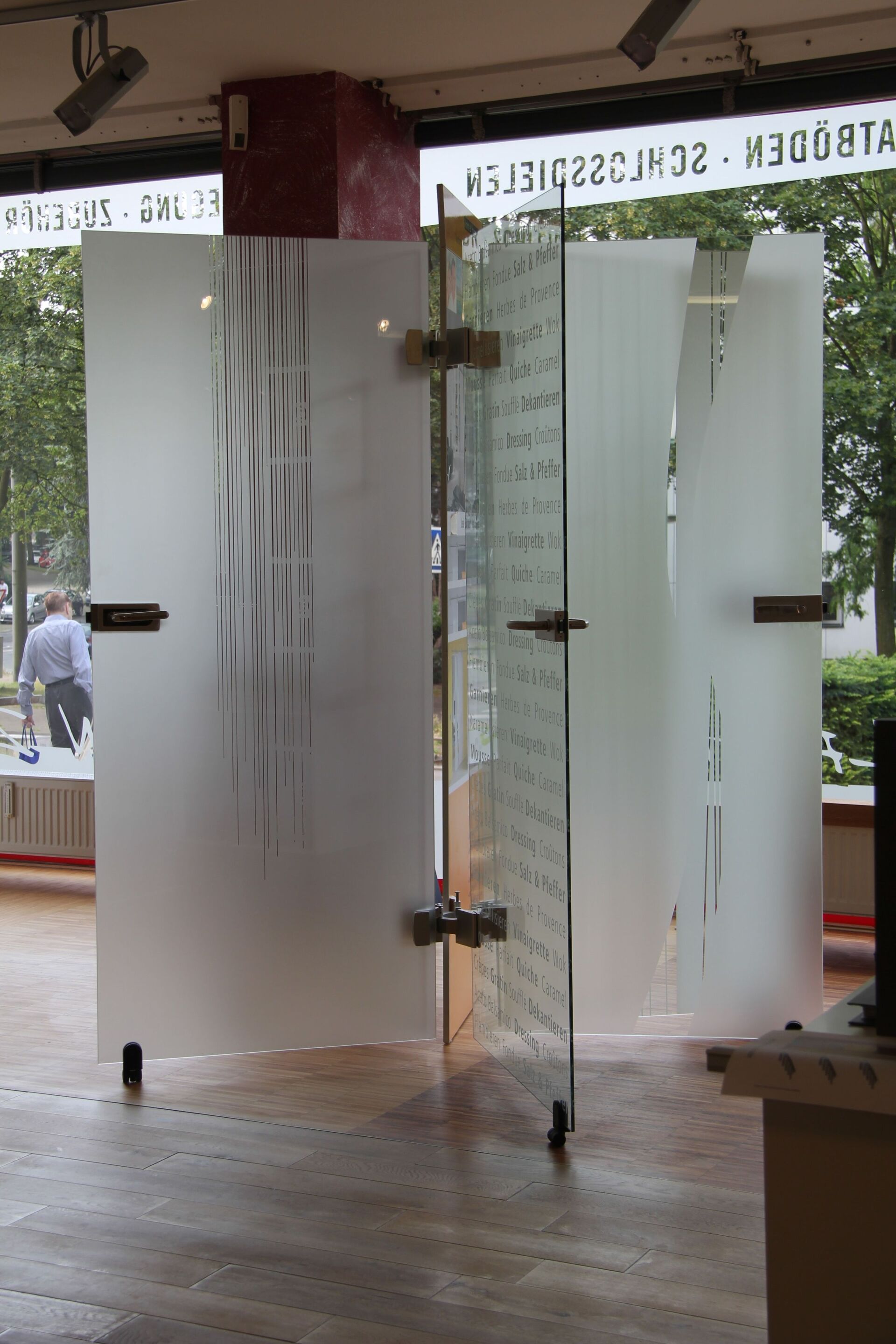 Ausstellung Glastür