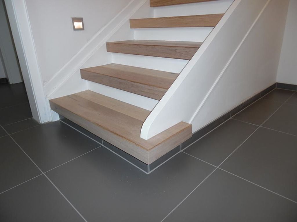 Treppe Holz geschlossen