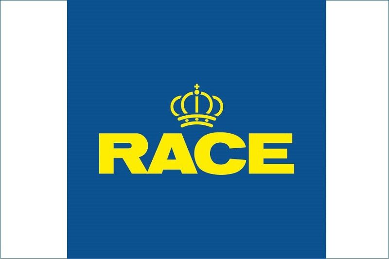 Bandera azul con texto amarillo