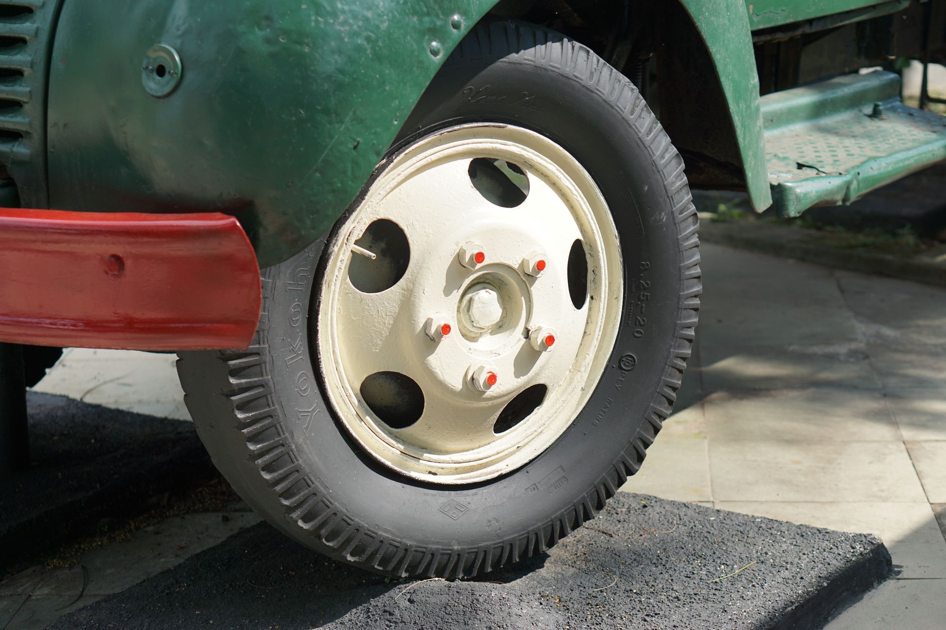 Roue de camion vert