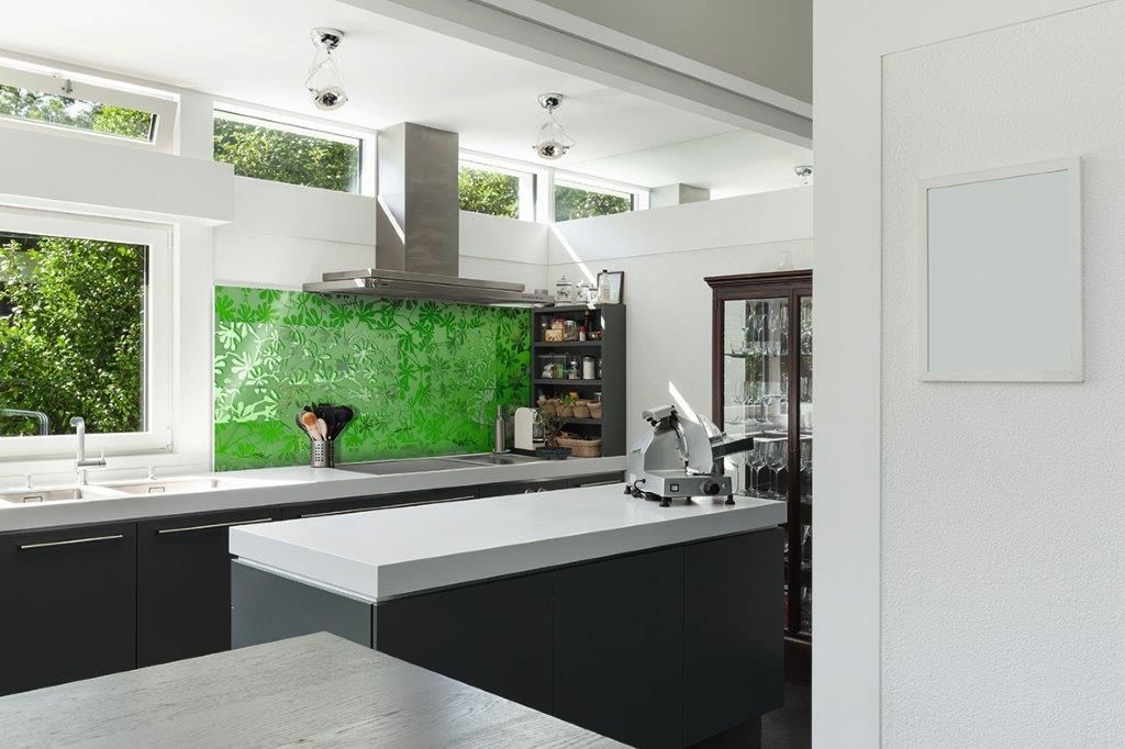 Grüne Küchenrückwand aus Glas