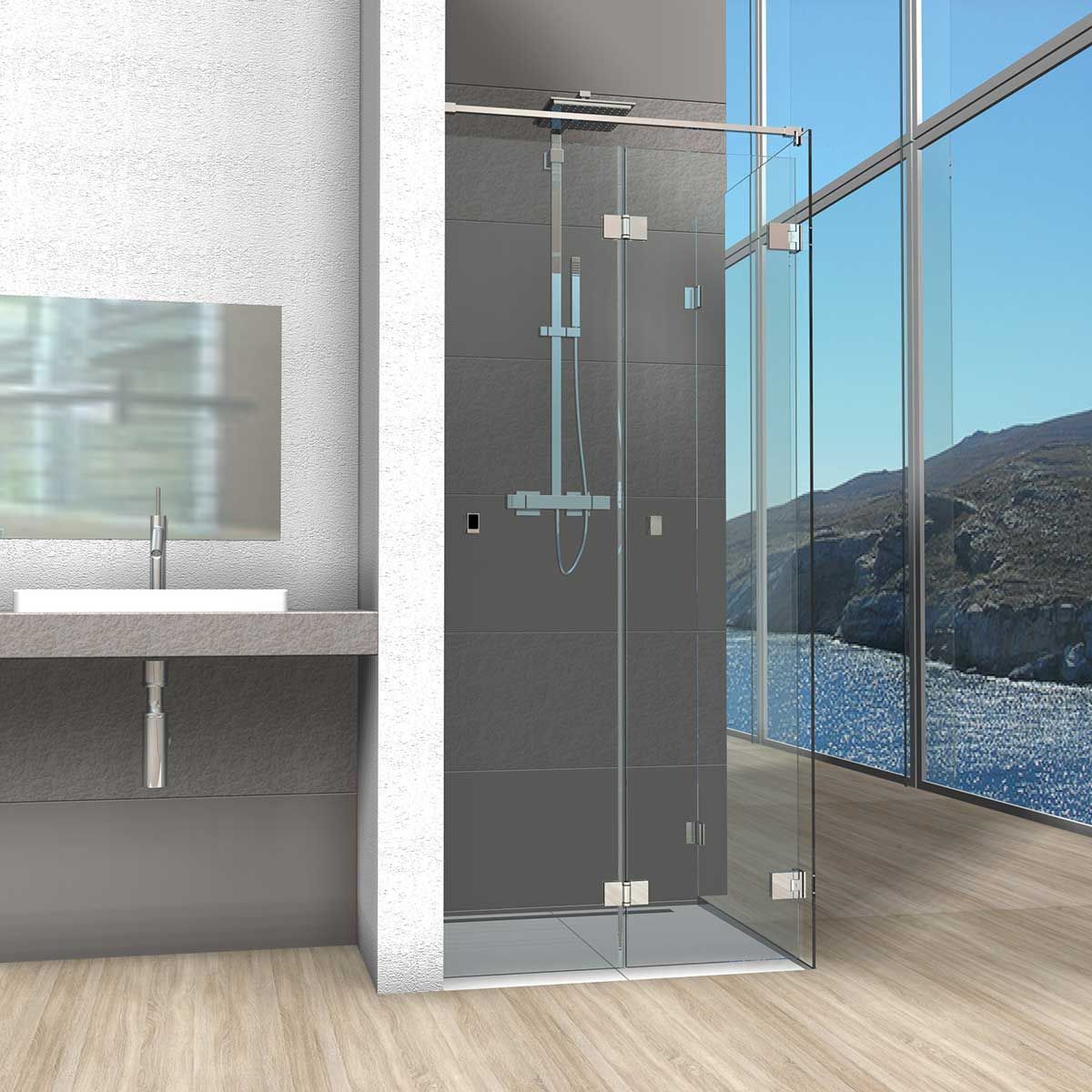 Badezimmer mit Dusche mit Glaswänden