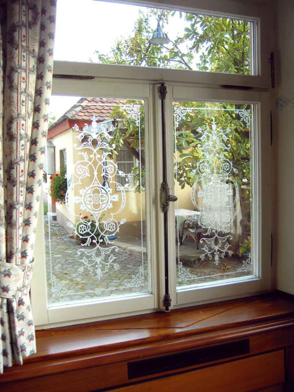Kunstverglasung eines Fensters mit Muster