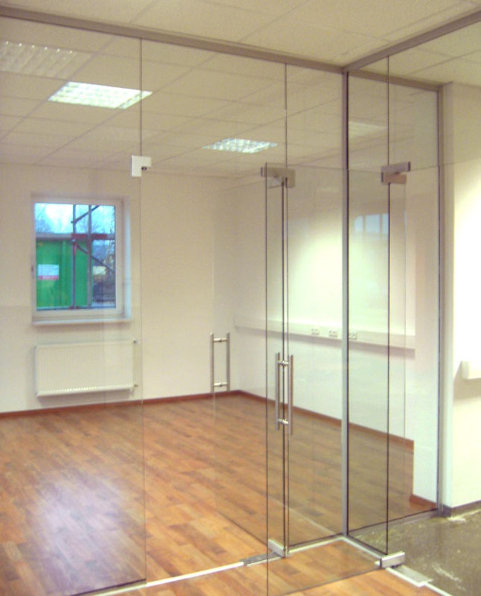 Ganzglasanlage Büoraum