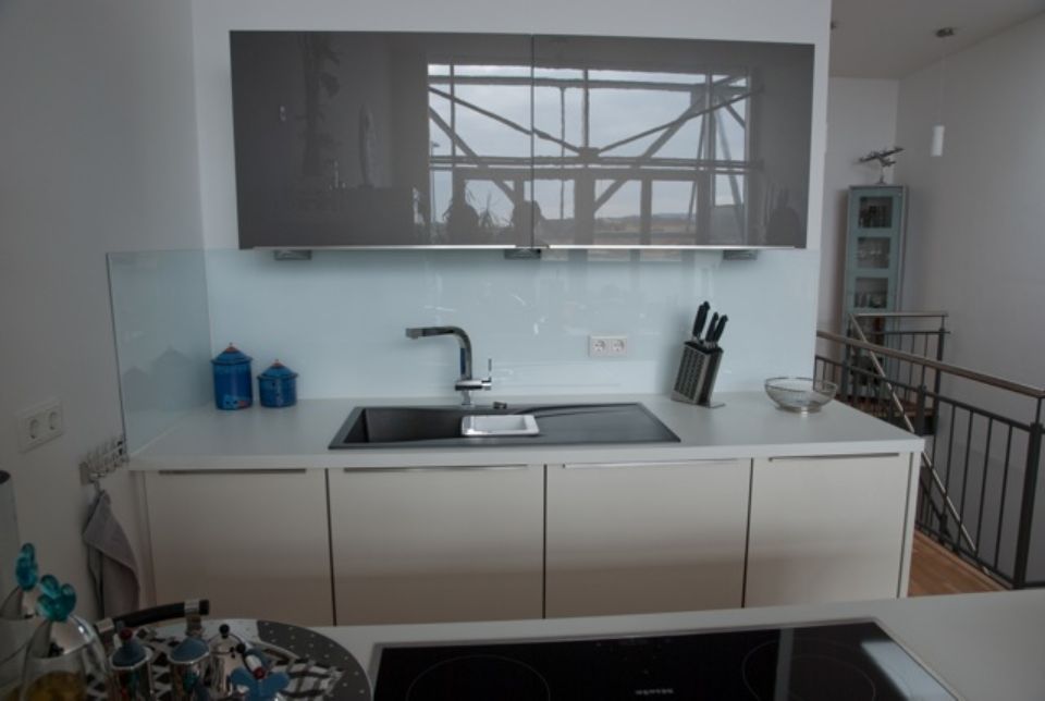 Küchenschrank mit Glastüren