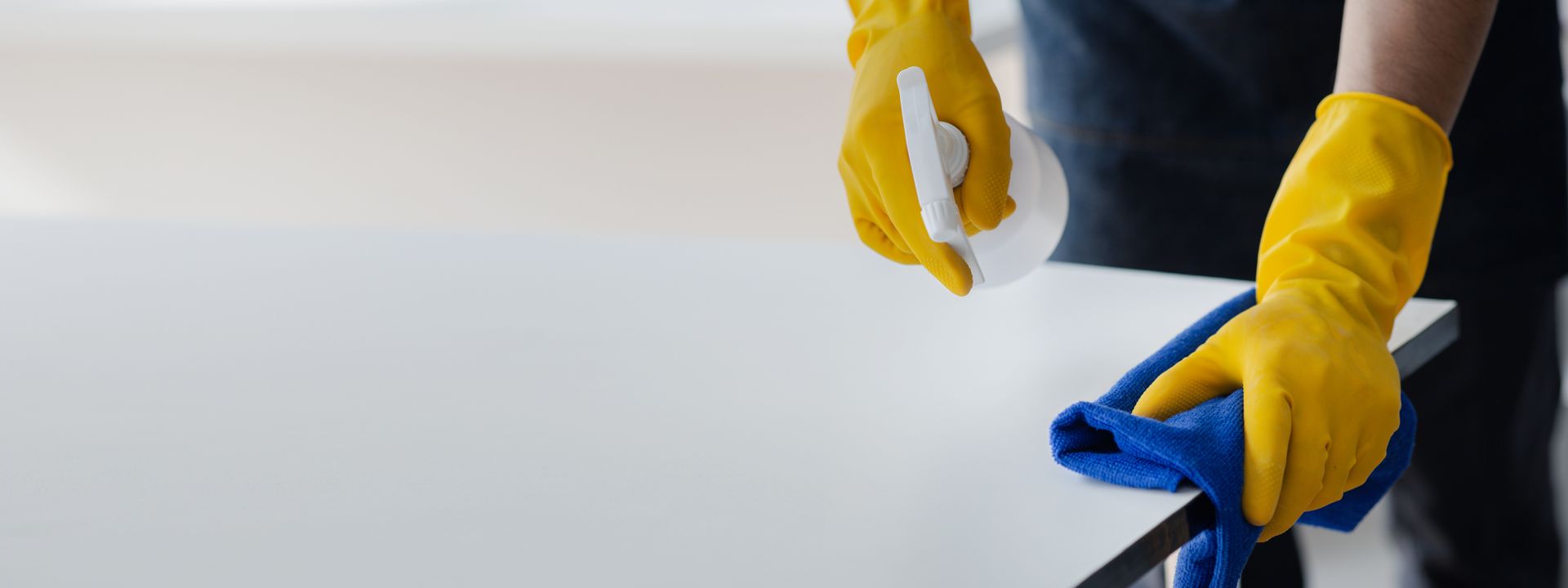 Nettoyage de surface par un professionnel.