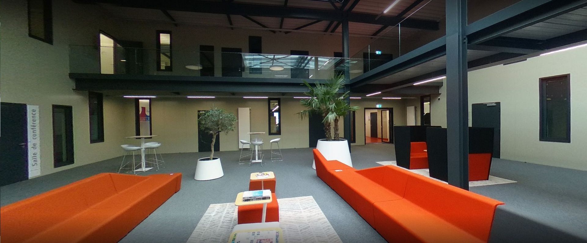 Bureaux, espace de travail et salle de conférence à Sion - Éconopôle