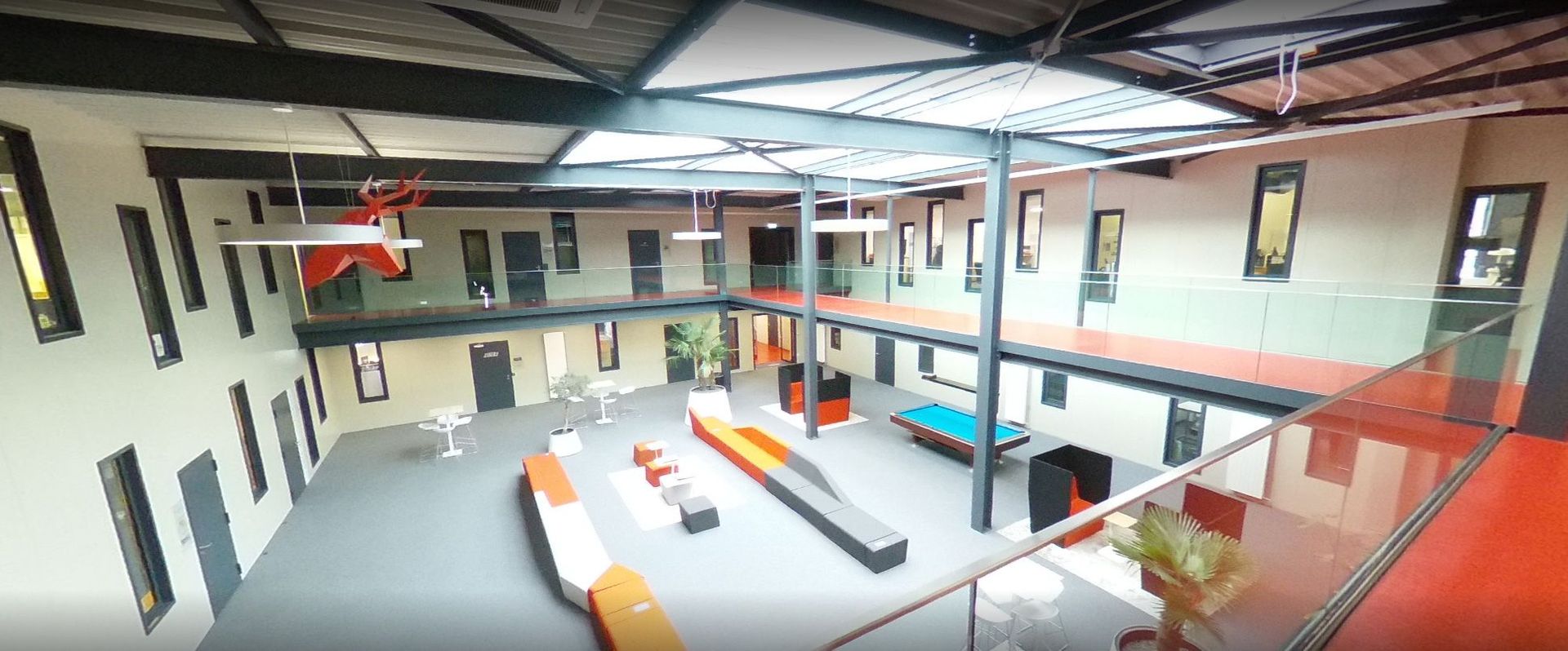 Bureaux, espace de travail et salle de conférence à Sion - Éconopôle