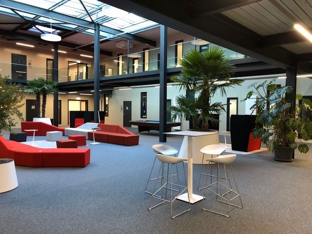 Bureaux, espace de travail et salle de conférence à Sion - Éconopôle