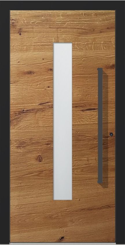 Eine Holztür mit einem weißen Fenster und einem schwarzen Griff.