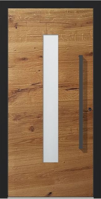 Eine Holztür mit einem weißen Fenster und einem schwarzen Griff.
