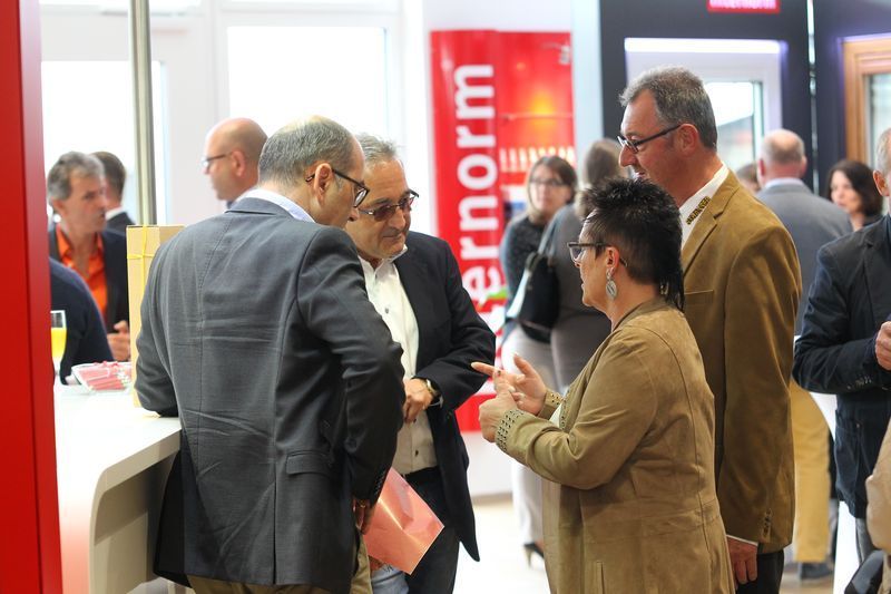 STRASSER Fenster Türen Tore Sonnenschutz