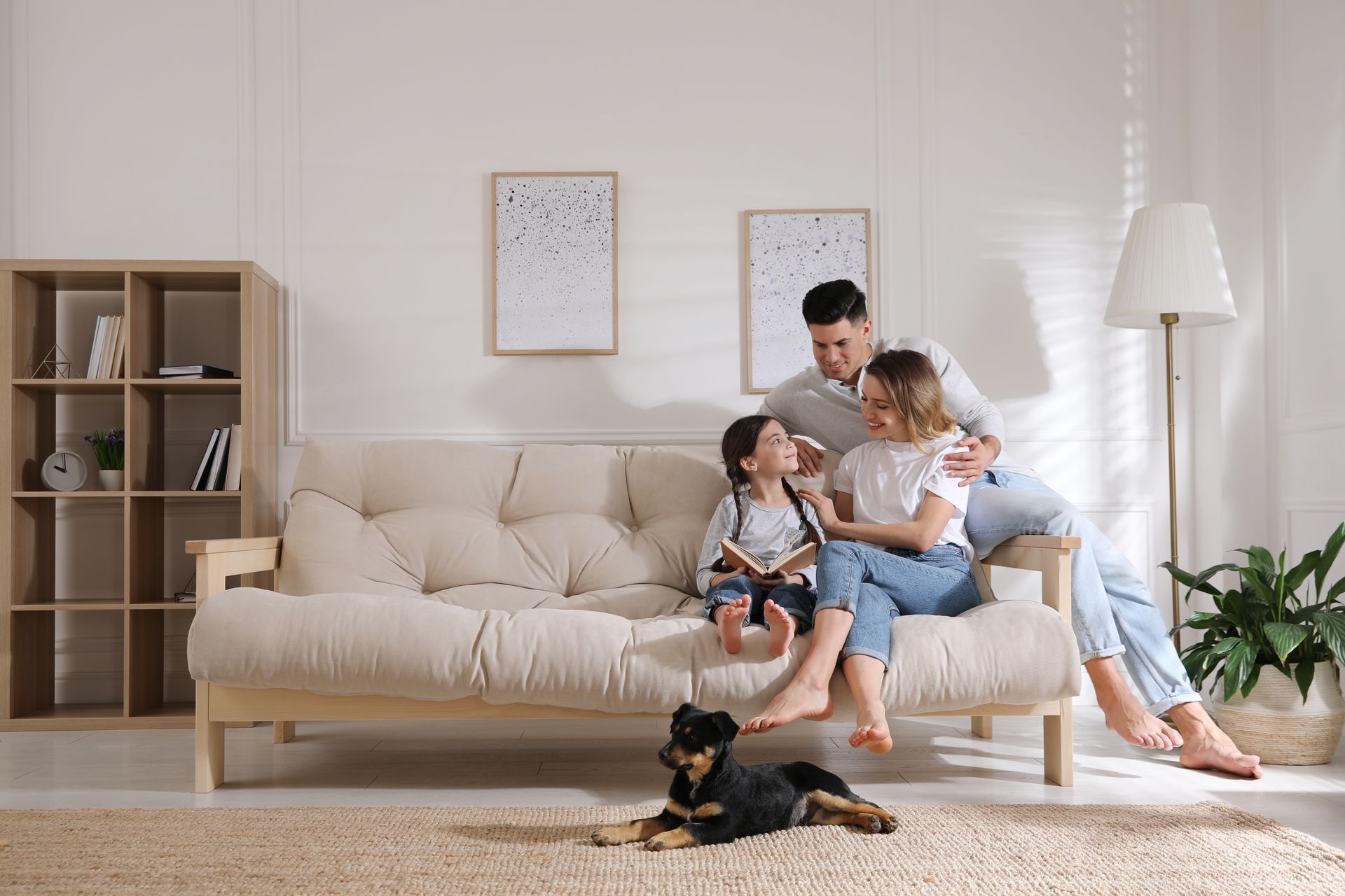 Familie auf der Couch