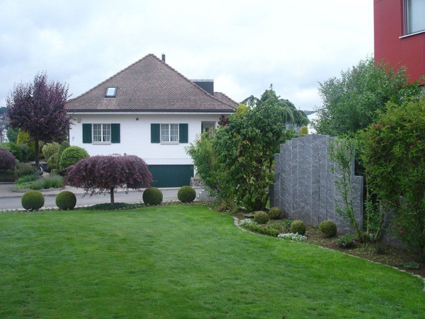Aussenanlage, gepflegt von der GARTEN3PUNKT AG