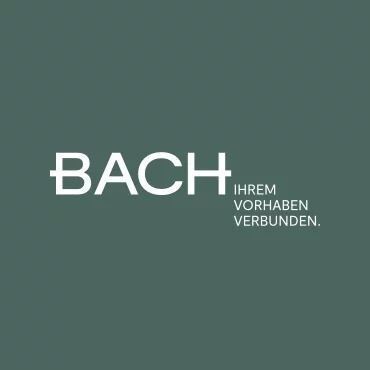 Logo mit dem Namen "BACH" in weißen Buchstaben und dem deutschen Satz "Ihrem Vorhaben verbunden" auf grünem Hintergrund.