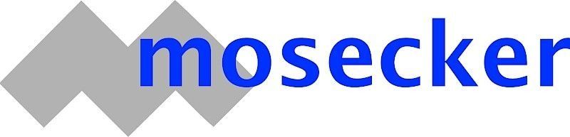 Logo von "mosecker" mit einer grauen geometrischen Form und blauem Text.