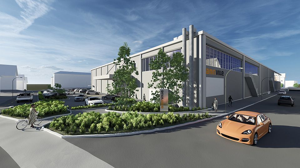 Darstellung eines hellgrauen Industriegebäudes mit Glasfassade, Bäumen, Autos und blauem Himmel.