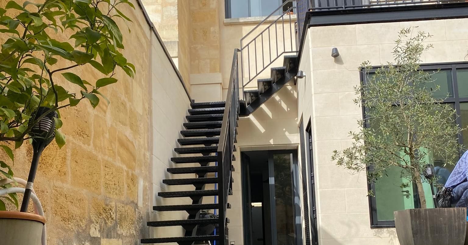 Un escalier extérieur