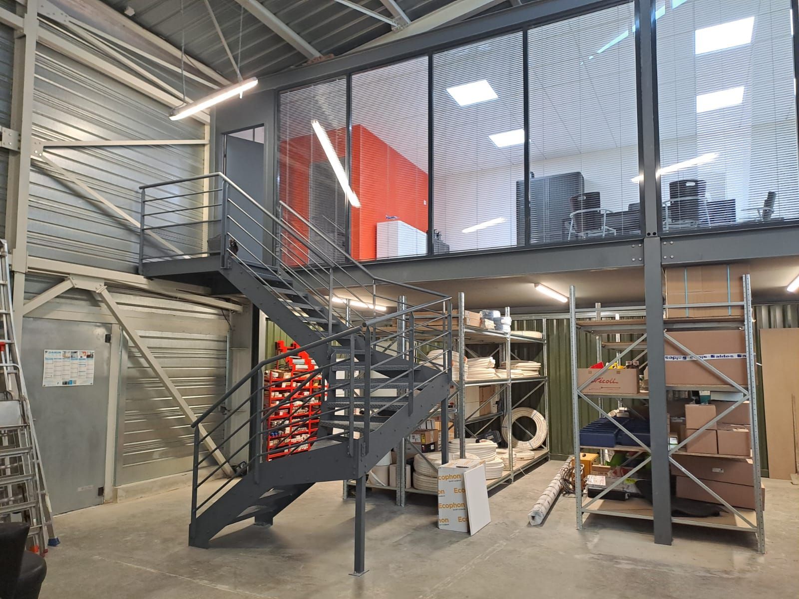 Photo de l'intérieur d'un bâtiment industriel