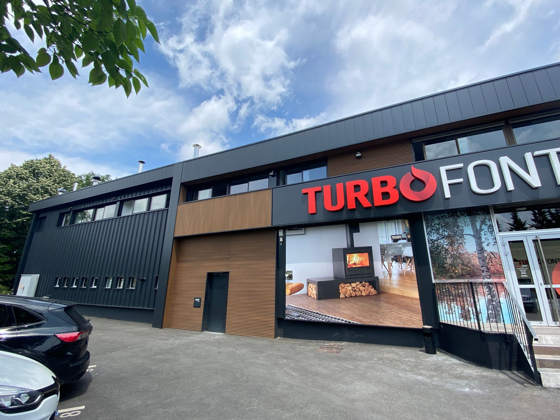 Photo de devanture de commerce rénovée