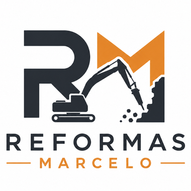 Logotipo de Reformas Marcelo con iniciales en gris oscuro y naranja, brazo de excavadora y escombros de construcci&oacute;n.