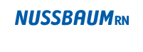 Un logo blu e bianco per la Nussbaum RN su uno sfondo bianco.