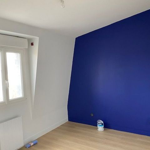 Peinture bleu outremer