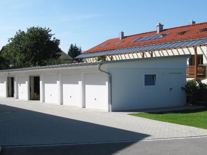 Uwe Fischer HOLZBAU in Coburg-Creidlitz, Wohnanlagen, Zimmerei, Angebotserstellung, Carports, Terrassen, Pergolen, Dacheindeckungen, Dachstühle, Gauben, Modernisierungen, Dachflächenfenster, Handel mit Baumaterialien, Dachsanierung, Dachdämmung, Umbauten, Ausbauten, Dachausbauten, Umdeckungen