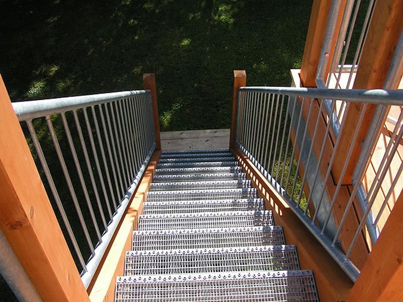 Uwe Fischer HOLZBAU in Coburg-Creidlitz, Zimmerei, Angebotserstellung, Carports, Holzterrassen, Terrassen, Pergolen, Dacheindeckungen, Dachstühle, Gauben, Modernisierungen, Dachflächenfenster, Handel mit Baumaterialien, Dachsanierung, Dachdämmung, Umbauten, Ausbauten, Dachausbauten, Umdeckungen