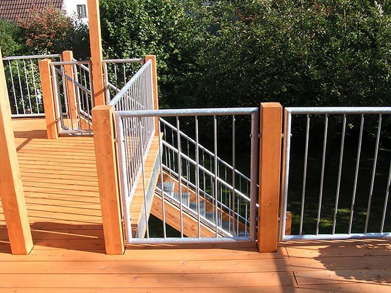 Uwe Fischer HOLZBAU in Coburg-Creidlitz, Zimmerei, Angebotserstellung, Carports, Holzterrassen, Terrassen, Pergolen, Dacheindeckungen, Dachstühle, Gauben, Modernisierungen, Dachflächenfenster, Handel mit Baumaterialien, Dachsanierung, Dachdämmung, Umbauten, Ausbauten, Dachausbauten, Umdeckungen