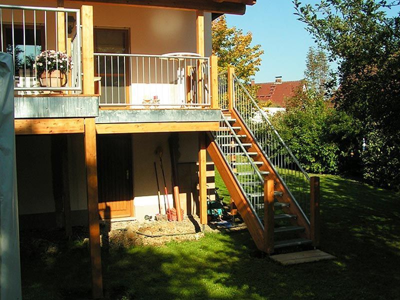 Uwe Fischer HOLZBAU in Coburg-Creidlitz, Zimmerei, Angebotserstellung, Carports, Terrassen, Pergolen, Dacheindeckungen, Dachstühle, Gauben, Modernisierungen, Dachflächenfenster, Handel mit Baumaterialien, Dachsanierung, Dachdämmung, Umbauten, Ausbauten, Dachausbauten, Umdeckungen