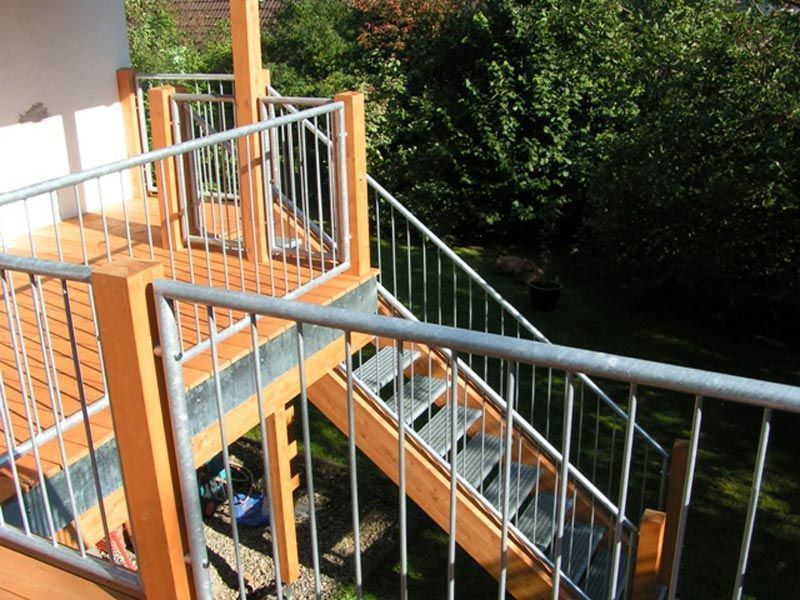 Uwe Fischer HOLZBAU in Coburg-Creidlitz, Zimmerei, Angebotserstellung, Carports, Terrassen, Pergolen, Dacheindeckungen, Dachstühle, Gauben, Modernisierungen, Dachflächenfenster, Handel mit Baumaterialien, Dachsanierung, Dachdämmung, Umbauten, Ausbauten, Dachausbauten, Umdeckungen