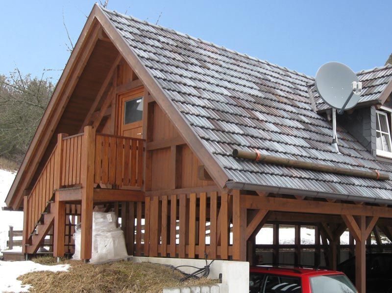 Uwe Fischer HOLZBAU in Coburg-Creidlitz, Zimmerei, Angebotserstellung, Carports, Terrassen, Pergolen, Dacheindeckungen, Dachstühle, Gauben, Modernisierungen, Dachflächenfenster, Handel mit Baumaterialien, Dachsanierung, Dachdämmung, Umbauten, Ausbauten, Dachausbauten, Umdeckungen