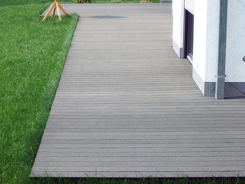 Uwe Fischer HOLZBAU in Coburg-Creidlitz, Zimmerei, Angebotserstellung, Carports, Holzterrassen, Terrassen, Pergolen, Dacheindeckungen, Dachstühle, Gauben, Modernisierungen, Dachflächenfenster, Handel mit Baumaterialien, Dachsanierung, Dachdämmung, Umbauten, Ausbauten, Dachausbauten, Umdeckungen