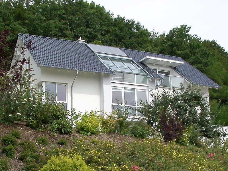 Uwe Fischer HOLZBAU in Coburg-Creidlitz, Leistungsspektrum, Zimmerei, Angebotserstellung, Carports, Terrassen, Pergolen, Dacheindeckungen, Dachstühle, Gauben, Modernisierungen, Dachflächenfenster, Handel mit Baumaterialien, Dachsanierung, Umdeckungen