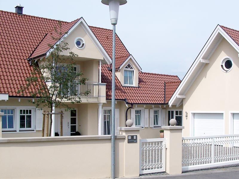 Uwe Fischer HOLZBAU in Coburg-Creidlitz, Leistungsspektrum, Zimmerei, Angebotserstellung, Carports, Terrassen, Pergolen, Dacheindeckungen, Dachstühle, Gauben, Modernisierungen, Dachflächenfenster, Handel mit Baumaterialien, Dachsanierung, Umdeckungen