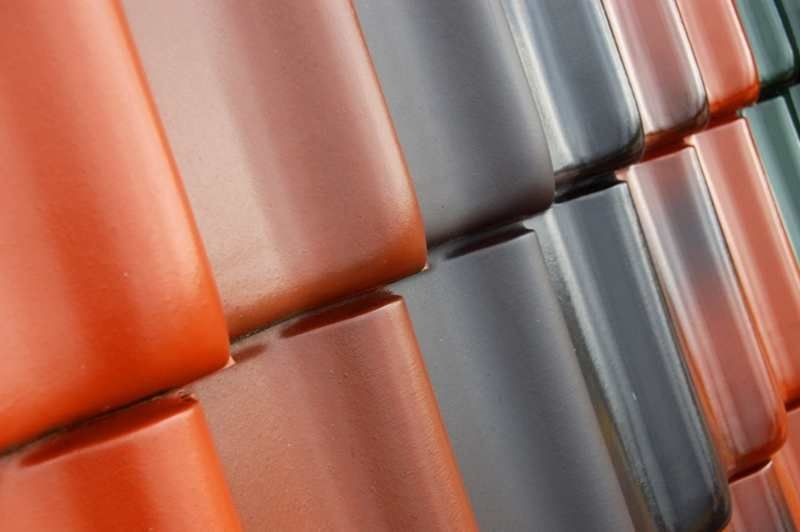 Uwe Fischer HOLZBAU in Coburg-Creidlitz, Materialbörse, Tondachsteine, Betondachsteine, Umdeckungen