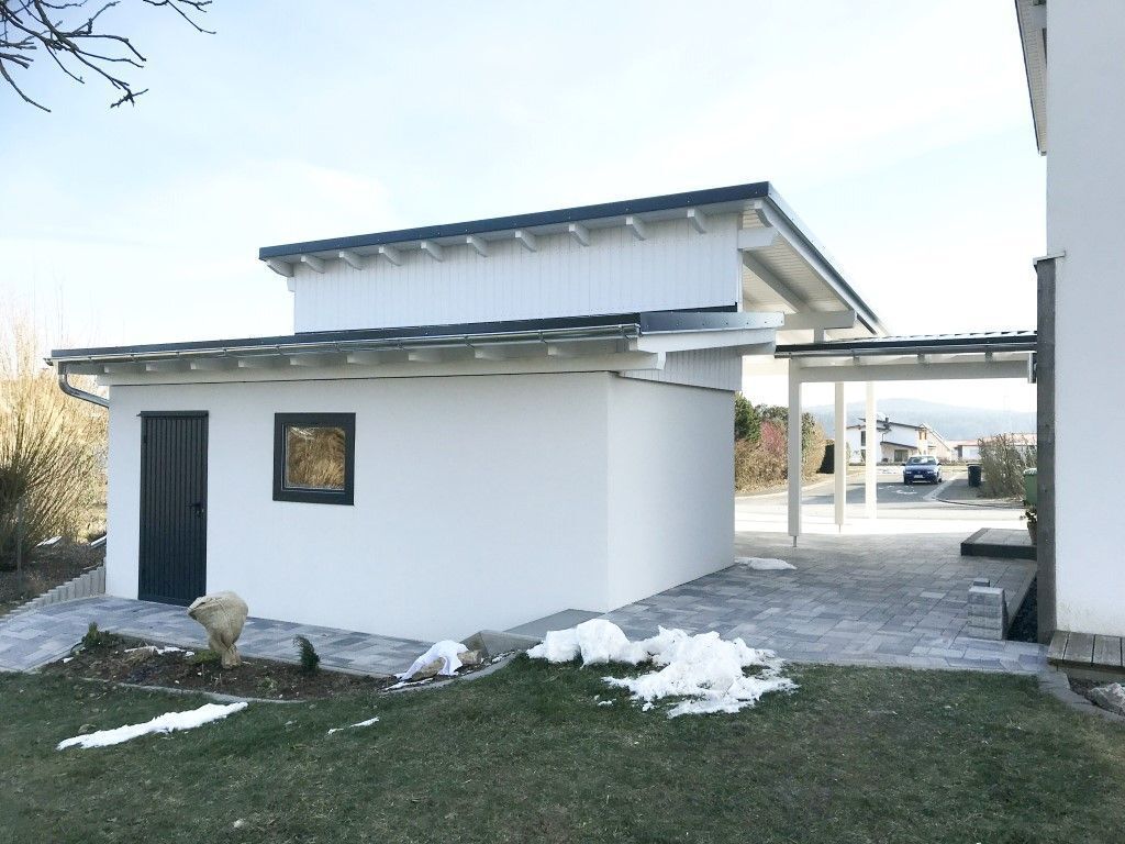 Uwe Fischer HOLZBAU in Coburg-Creidlitz, Zimmerei, Angebotserstellung, Carports, Terrassen, Pergolen, Dacheindeckungen, Dachstühle, Gauben, Modernisierungen, Dachflächenfenster, Handel mit Baumaterialien, Dachsanierung, Dachdämmung, Umbauten, Ausbauten, Dachausbauten, Umdeckungen