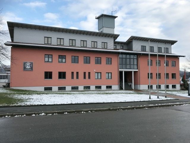 Uwe Fischer HOLZBAU in Coburg-Creidlitz, Wohnanlagen, Zimmerei, Angebotserstellung, Carports, Terrassen, Pergolen, Dacheindeckungen, Dachstühle, Gauben, Modernisierungen, Dachflächenfenster, Handel mit Baumaterialien, Dachsanierung, Dachdämmung, Umbauten, Ausbauten, Dachausbauten, Umdeckungen