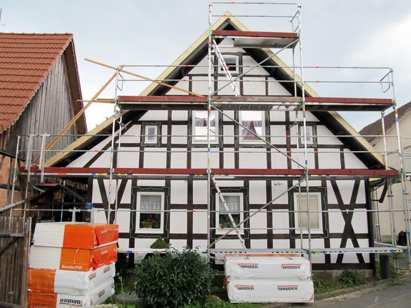 Uwe Fischer HOLZBAU in Coburg-Creidlitz, Zimmerei, Angebotserstellung, Carports, Terrassen, Pergolen, Dacheindeckungen, Dachstühle, Gauben, Modernisierungen, Dachflächenfenster, Handel mit Baumaterialien, Dachsanierung, Dachdämmung, Umbauten, Ausbauten, Dachausbauten, Umdeckungen